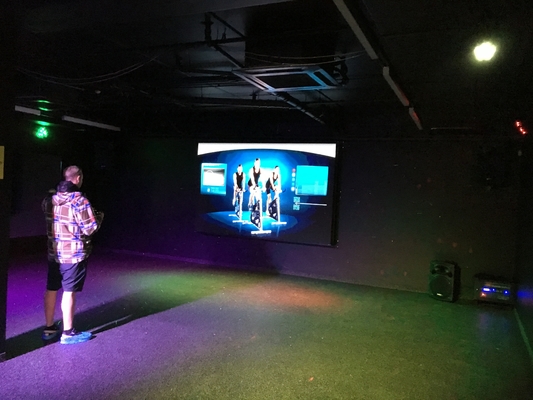 A exposição de diodo emissor de luz interna da cor completa da definição P4 alta fixou a tela da instalação 2000nits